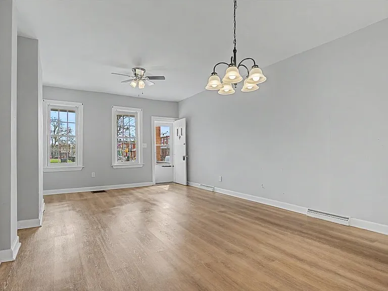 203 N Dupont St — Photo 2