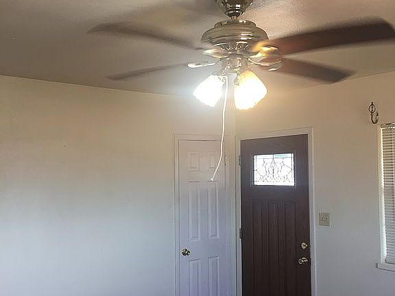 Entry/living room 
