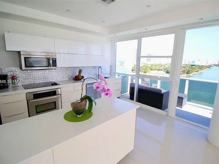 900 Bay Dr #1027 — Photo 2
