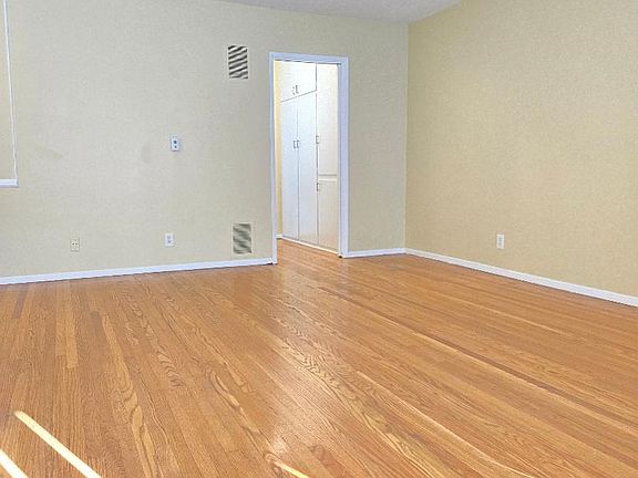2nd image of 816 N Hayworth Ave APT 2