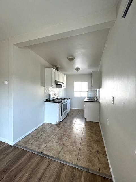 2nd image of 816 Walnut Ave APT 7