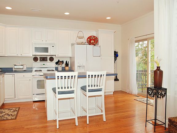 5th image of 306 Barefield Ln