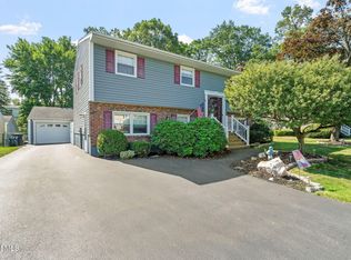 19 Lynn Dr, Albany, NY 12205