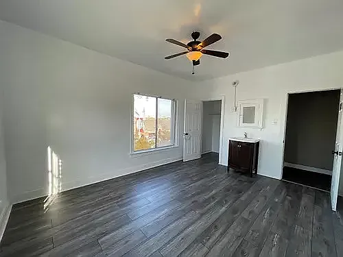 202 W Grand Ave #1 — Photo 2