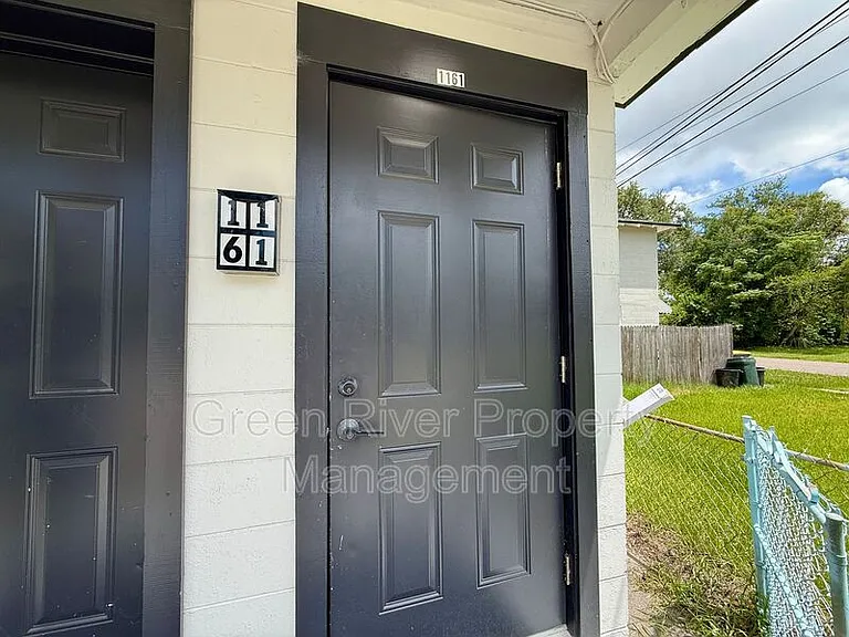1161 W 5th St — Photo 5