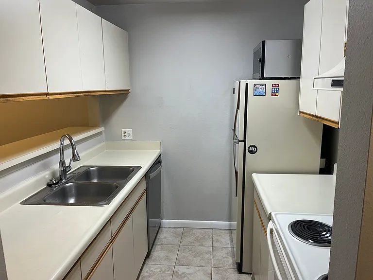 3025 Broadway St #35 — Photo 7