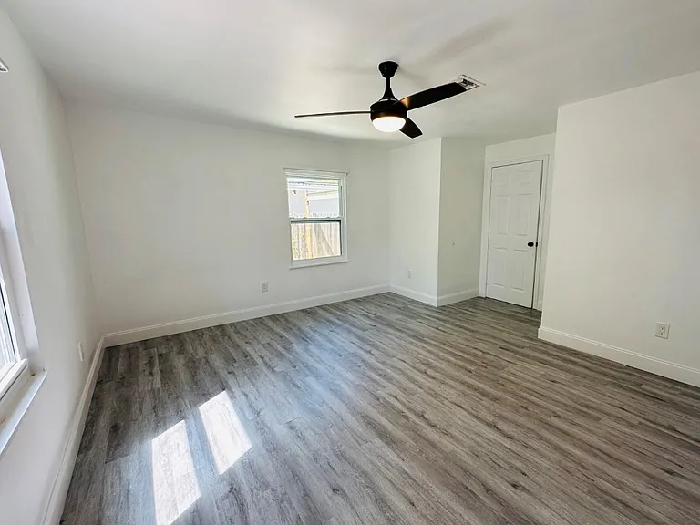 1225 Bermuda St — Photo 11