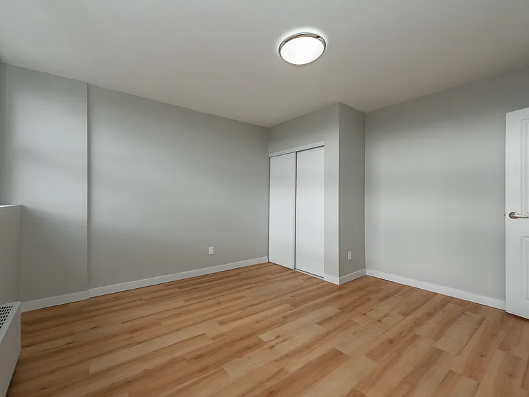 1161 Wellington St W — Photo 37