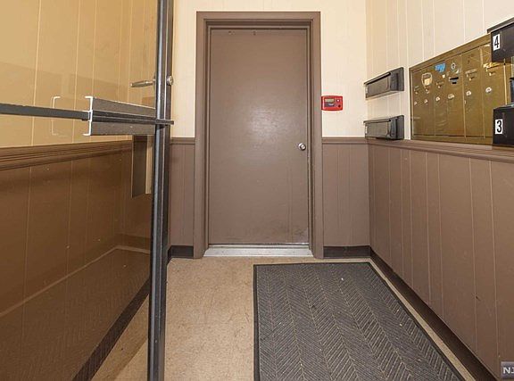 3rd image of 174 Washington Ave APT 3
