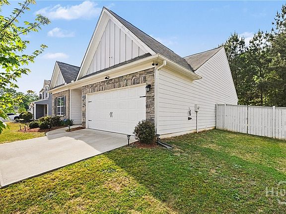 2nd image of 940 Creekview Road