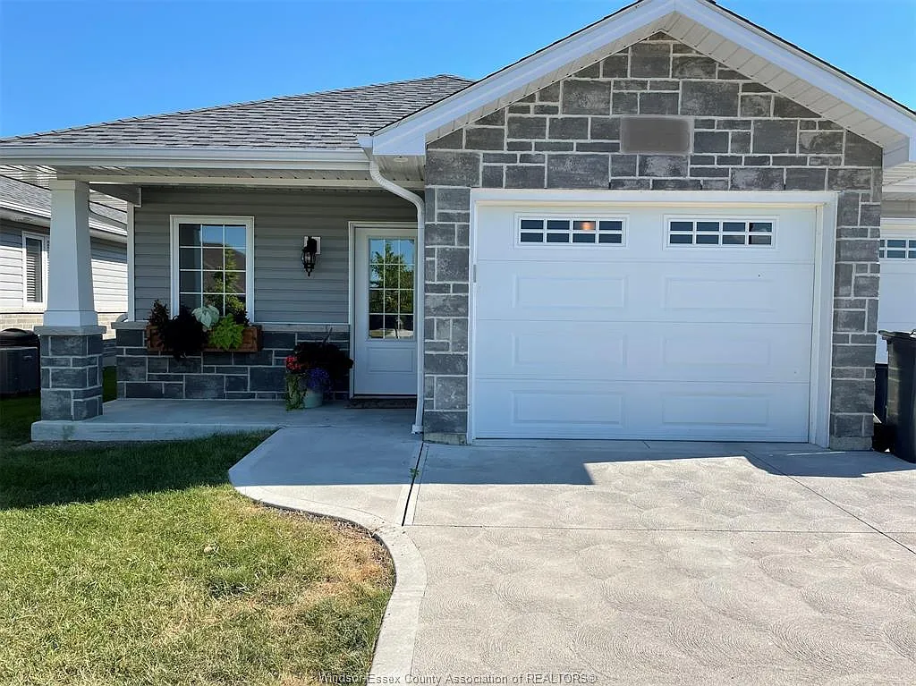 2 bed, $2,500 — Photo 1