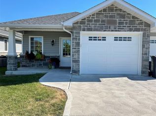 137 Meadowview Ave, Amherstburg, ON N9V 0E9