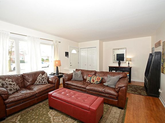 3rd image of 5328 W 102nd St