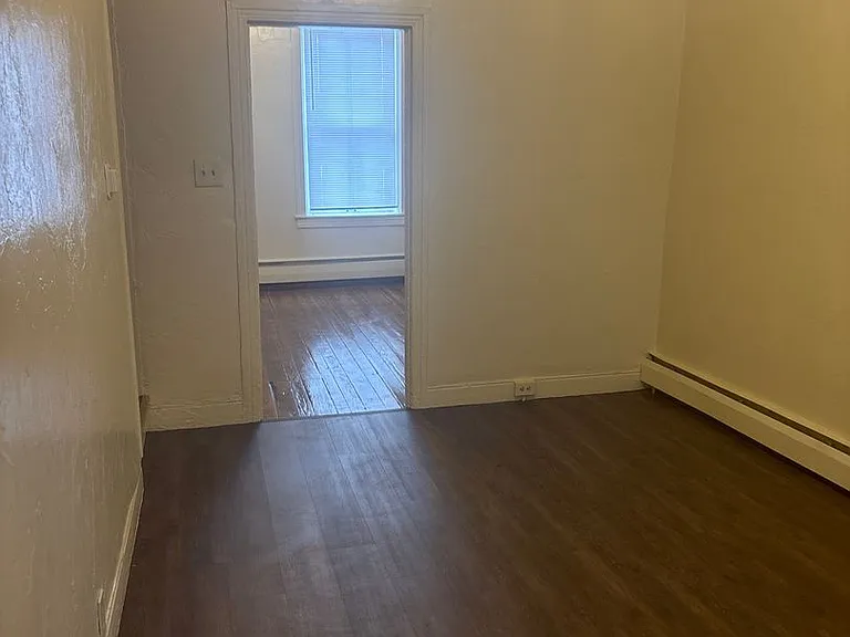 131 E Maple St — Photo 6