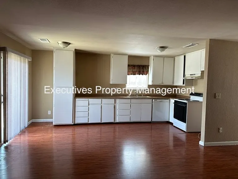 1859 Heritage Dr — Photo 3