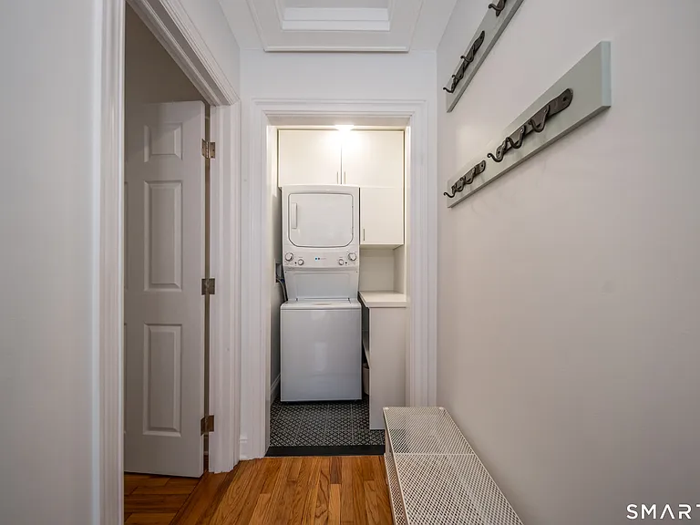 99 Bay View Ave — Photo 5