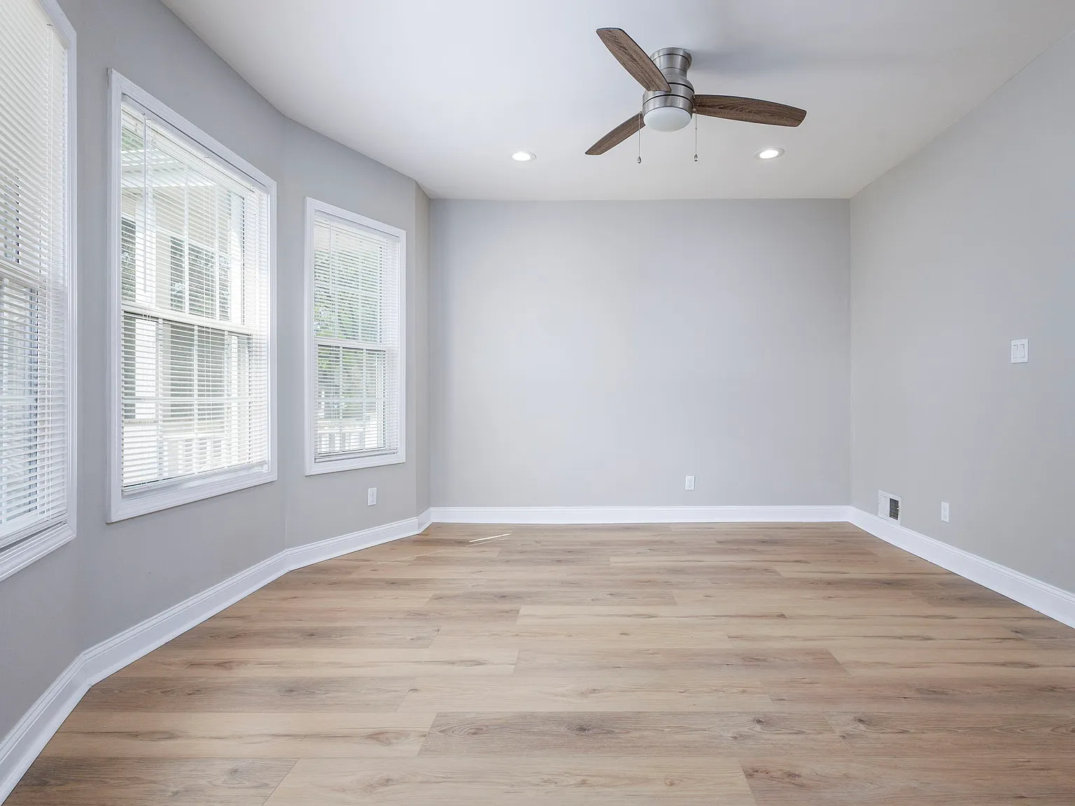 2 bed, 1100 sqft, $1,400 — Photo 3