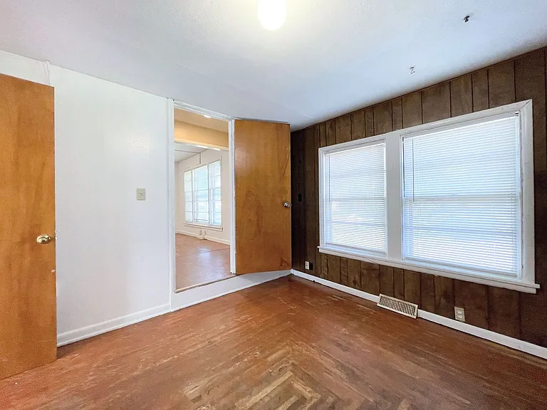 1434 N Belmont Ave — Photo 15