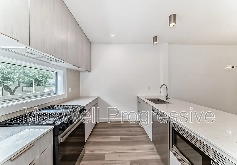 6415 93rd St NW #MAIN — Photo 8