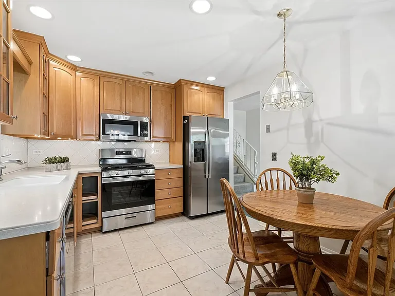 827 N Douglas Ave — Photo 3