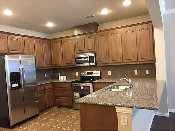 2nd image of 928 Grace Ln