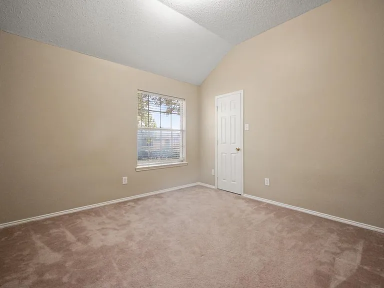 7700 Glenoaks Dr — Photo 20