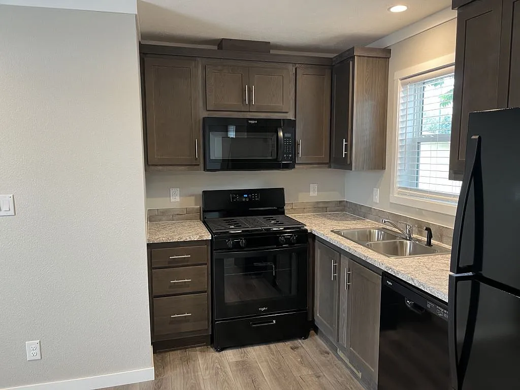 2 bed, 2.0 bath, 820 sqft, $1,795 — Photo 2
