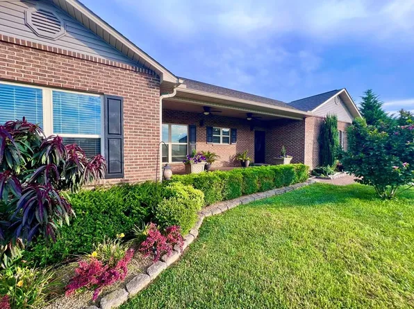 823 Wehali Trl, Kodak, TN 37764