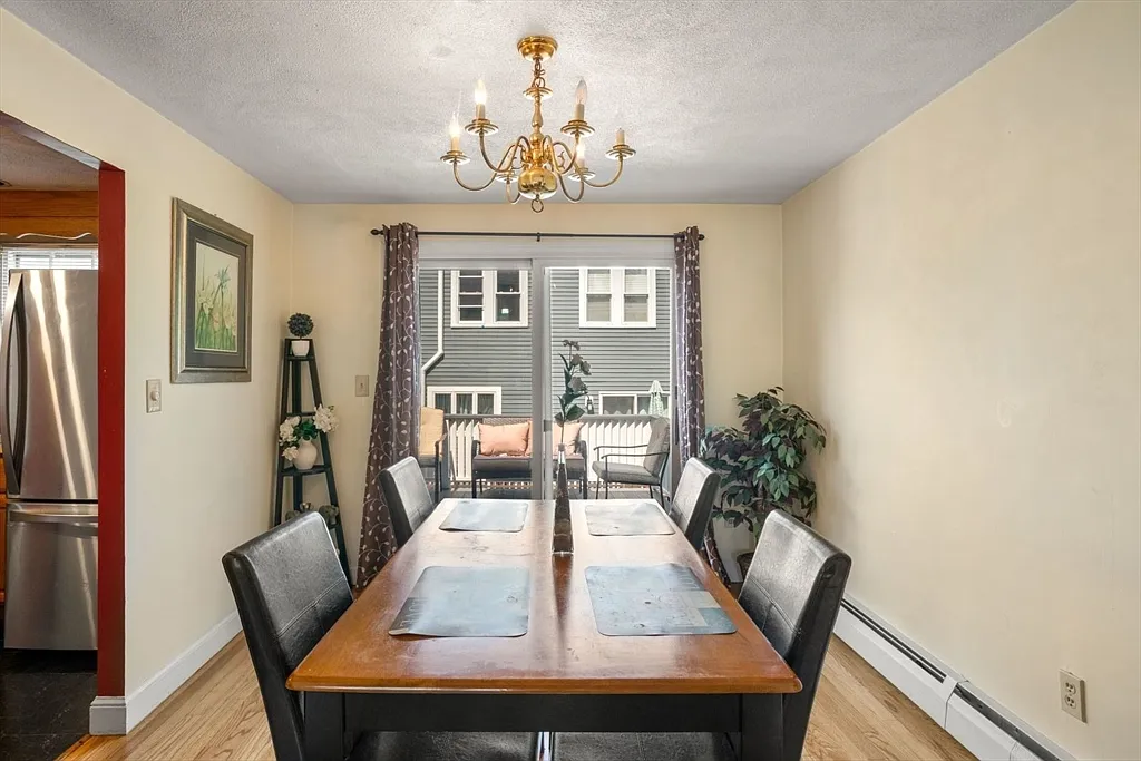 3 bed, 1.5 bath, 1274 sqft, $4,200 — Photo 4