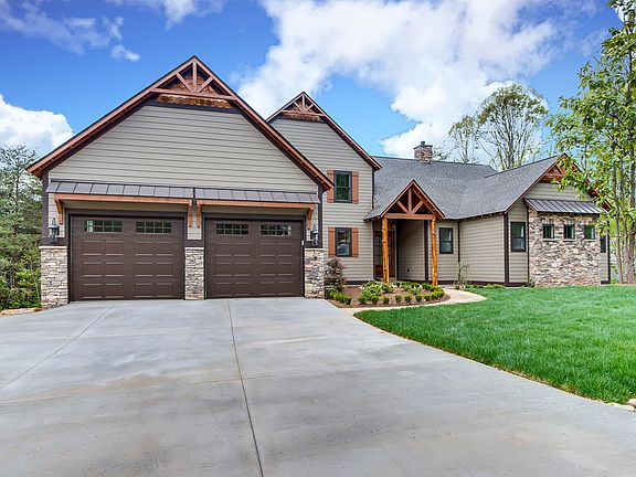 3rd image of 207 Mountain Edge Ct