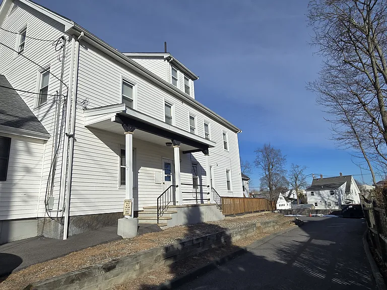160 Elm St #B — Photo 10
