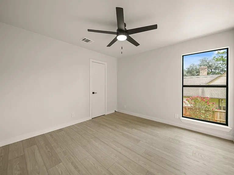 3010 Manila Ln — Photo 16