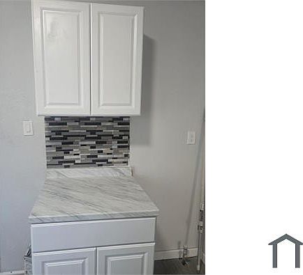 2nd image of 15332 Baylis St