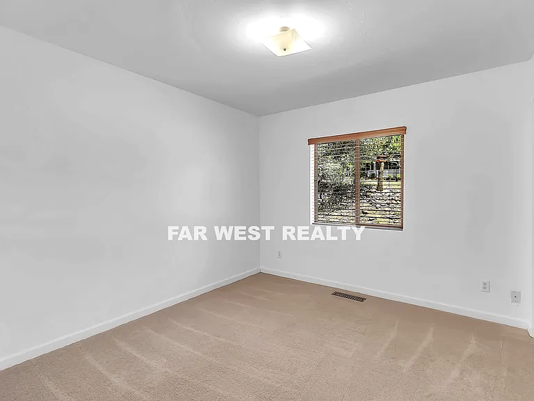 428 Stewart Cir — Photo 24
