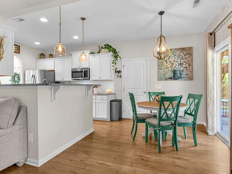 405 Belhaven Ct — Photo 18