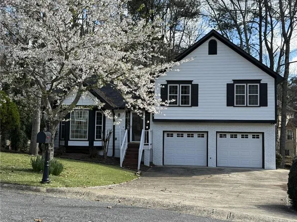 718 Players Ct, Woodstock, GA 30189