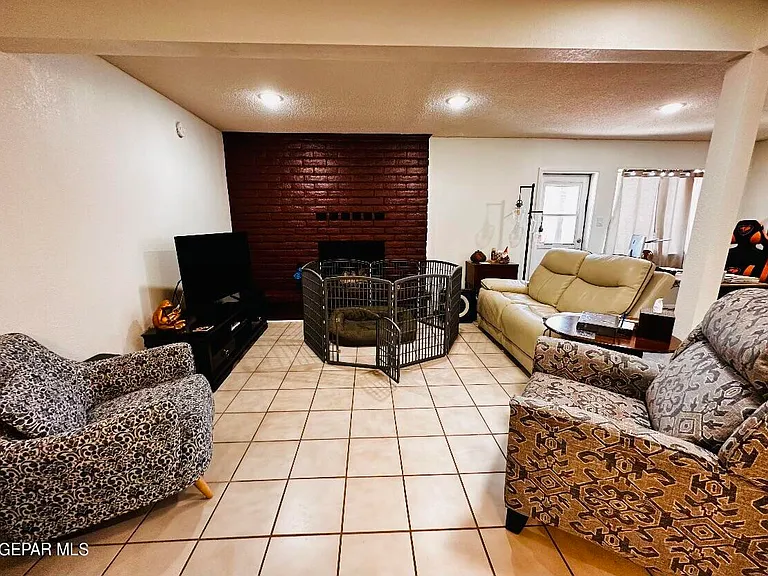 1516 Elmhurst Dr — Photo 4