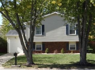 1428 Ridgeport Ave, Bloomington, IL 61704