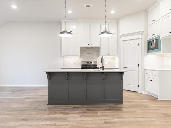 4th image of 10305 SW 55th Ter