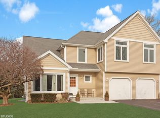 852 E Stonebridge Ct, Palatine, IL 60074