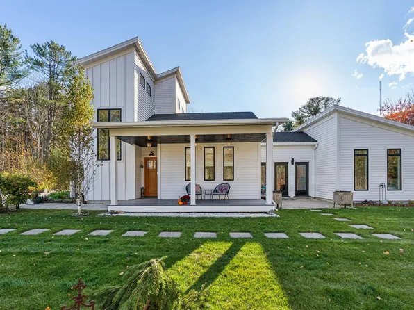 12 Wallace Street, Kennebunk, ME 04043