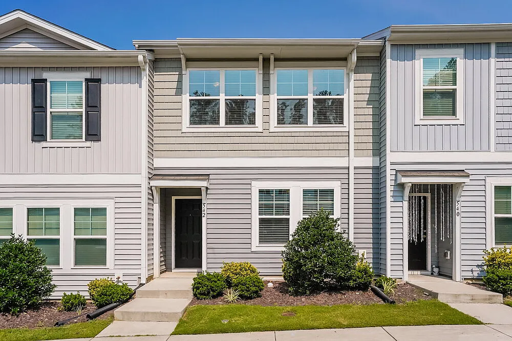 3 bed, 2.5 bath, 1590 sqft, $1,625 — Photo 1