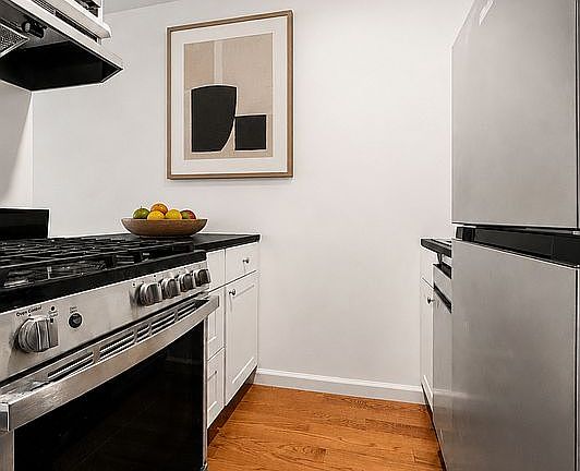 5th image of 212 E 77th St APT 4D