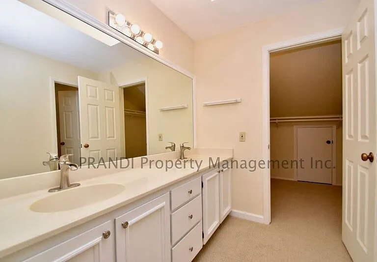 1033 Susan Way — Photo 14