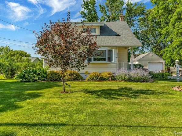6386 W Court St, Flint, MI 48532