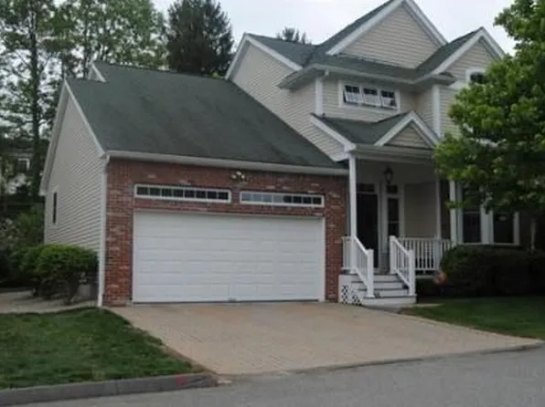 18 Riverwalk Ln, East Walpole, MA 02032