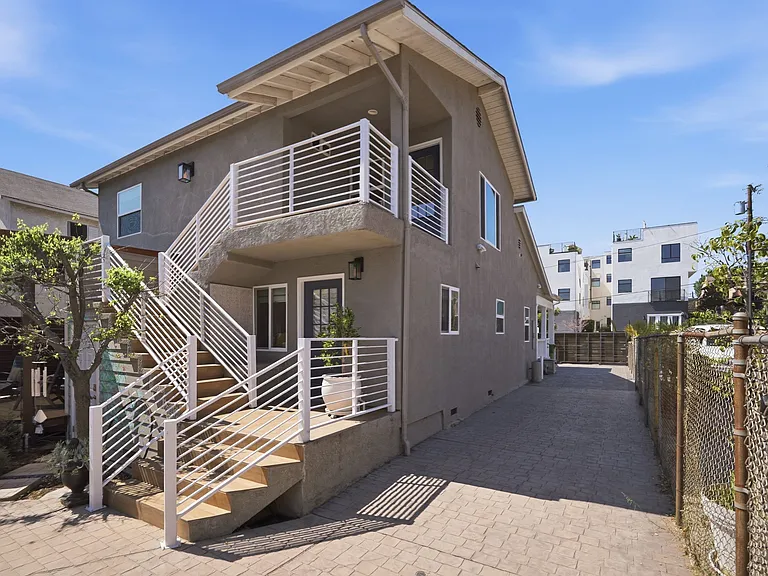 340 N La Fayette Park Pl — Photo 1