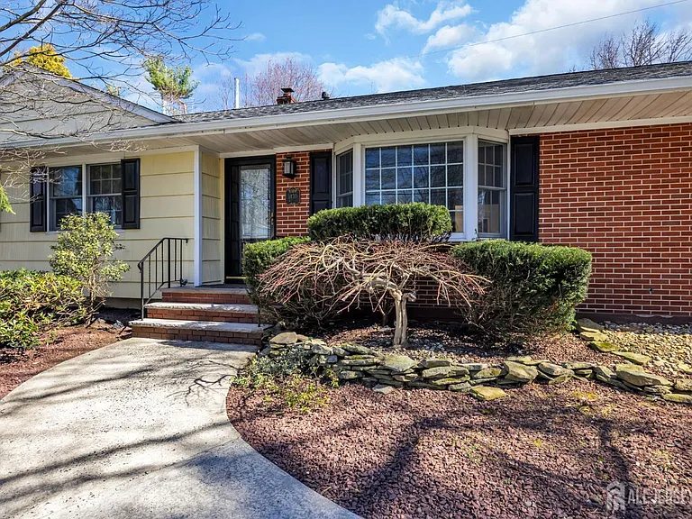 1430 Kearney Dr — Photo 4