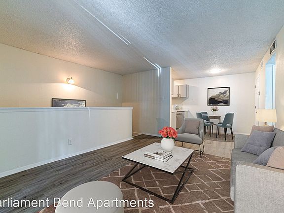 4th image of 11838 Parliament St