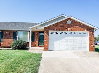 34 Parkside Dr, Bethalto, IL 62010